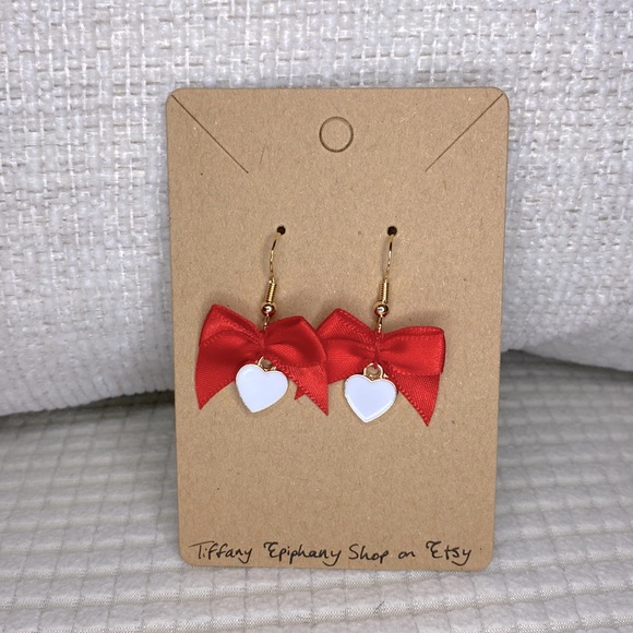 White Hearts with Red Bow Dangly Earrings NWT - Picture 4 of 5